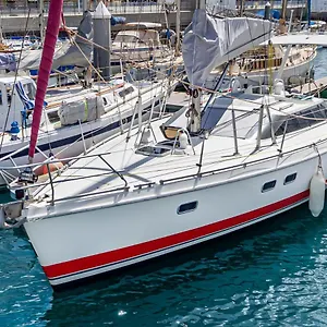 Relaxing On A 38ft Sail Yacht Botel